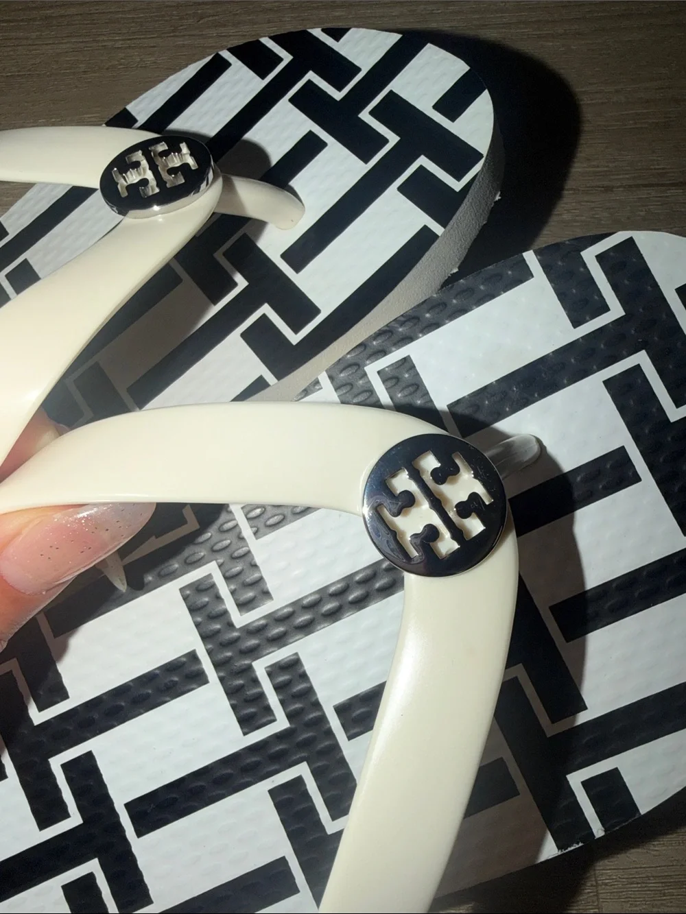 Tory Burch Flip Flops size 6